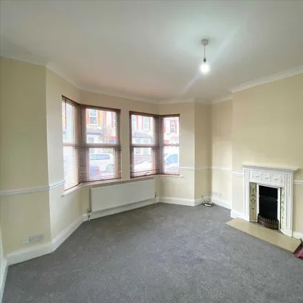 Rent this 4 bed house on Glenwood Avenue in Southend-on-Sea, SS0 9DT