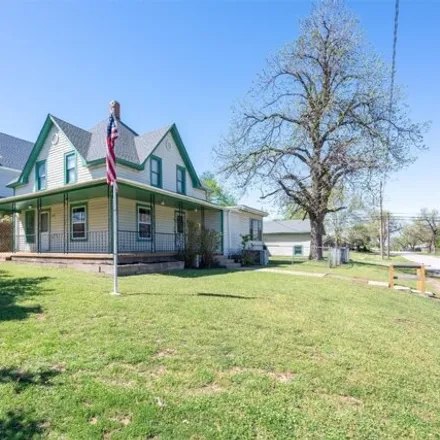 Buy this 4 bed house on 329 North 18th Street in Guthrie, OK 73044