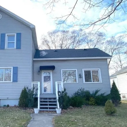 Buy this 3 bed house on 681 25th Street in Bay City, MI 48708