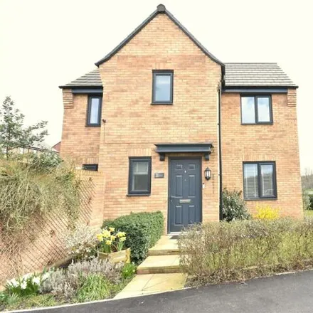 Buy this 3 bed duplex on Dragon Close in Leeds, LS14 6WG