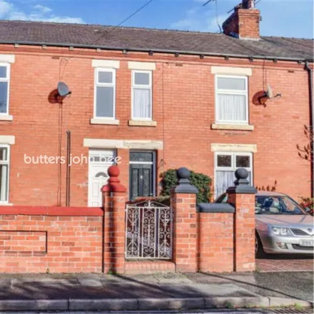 Rent this 3 bed duplex on Henry Street in Crewe, CW1 4BQ