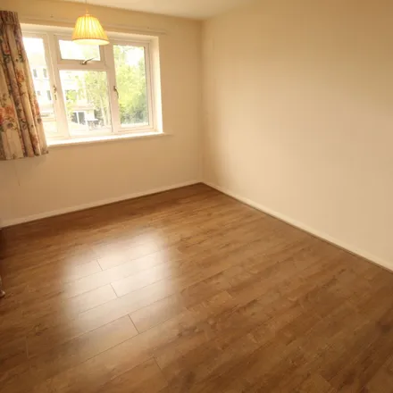 Rent this 3 bed apartment on Wash Windsor Laundrette in 300 Dedworth Road, Clewer Village