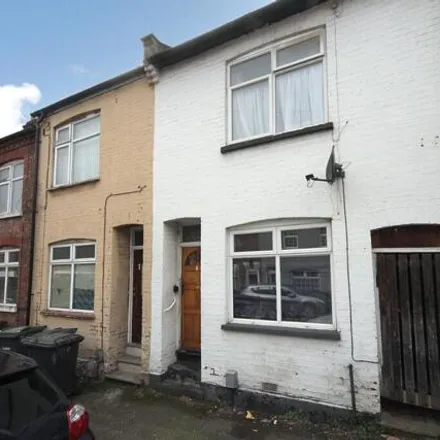 Buy this 3 bed townhouse on Hillside Road in Luton, LU3 1DP