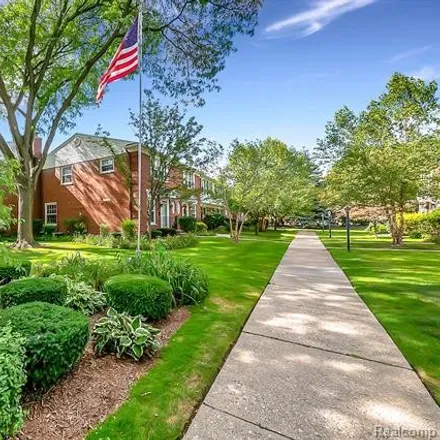 Image 3 - 2414 West 13 Mile Road, Royal Oak, MI 48073, USA - Condo for sale