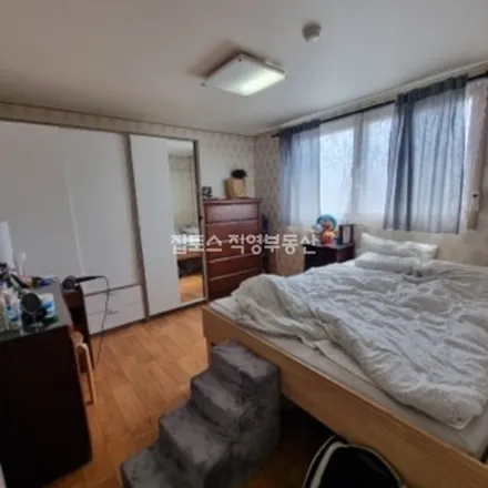 Rent this 3 bed apartment on 서울특별시 은평구 역촌동 52-25