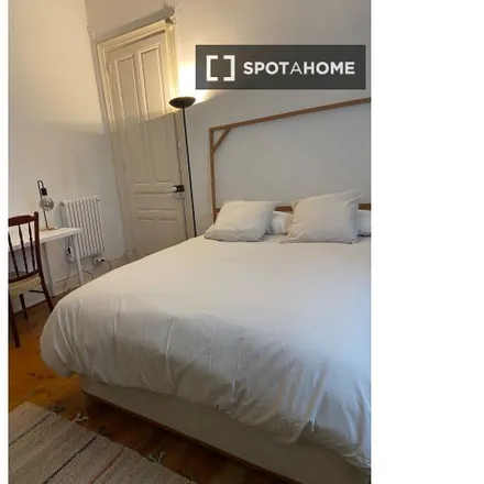 Rent this 5 bed room on Calle Dos de Mayo / Maiatzaren biko kalea in 2, 48003 Bilbao