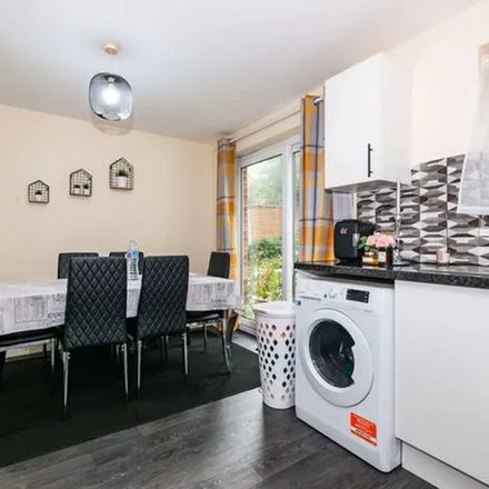 Rent this 4 bed townhouse on Saddlecote Close in Manchester, M8 5EG