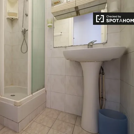 Image 11 - Century 21, Boulevard de Grenelle, 75015 Paris, France - Apartment for rent