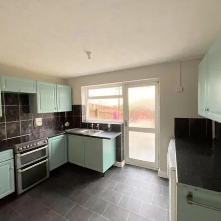 Image 2 - 32 Petersfield Close, Bulwell, NG5 9AP, United Kingdom - House for sale
