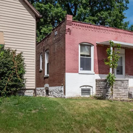 Buy this 2 bed house on 4611 Newport Avenue in Saint Louis, MO 63116