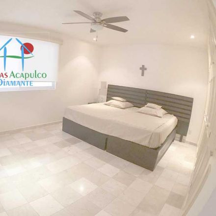 Rent this 3 bed apartment on Del Carey in Playa Guitarrón, 39300 Acapulco