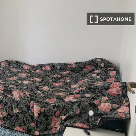 Rent this 2 bed room on Via Veglia in 55, 20159 Milan MI