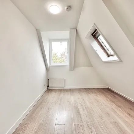 Rent this 3 bed apartment on Frans Halsstraat 78B in 1072 BV Amsterdam, Netherlands