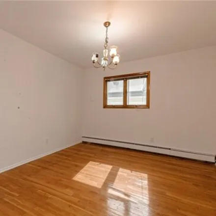 Image 6 - 118 Sherman Avenue, Village of Williston Park, North Hempstead, NY 11596, USA - House for sale