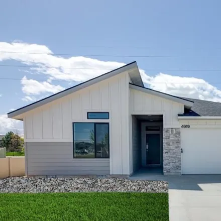 Buy this 4 bed house on 12718 Dovekie St in Nampa, Idaho
