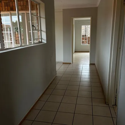 Image 8 - Checkers Hyper, Constantia Drive, Floracliffe, Roodepoort, 1709, South Africa - Apartment for rent
