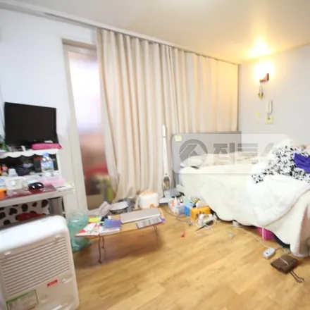 Rent this studio apartment on 서울특별시 강남구 대치동 959-15