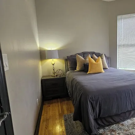 Rent this 3 bed apartment on Chicago