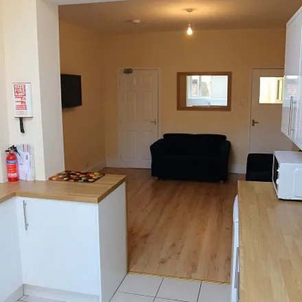 Image 5 - 307 Ecclesall Road, Sheffield, S11 8PE, United Kingdom - Apartment for rent