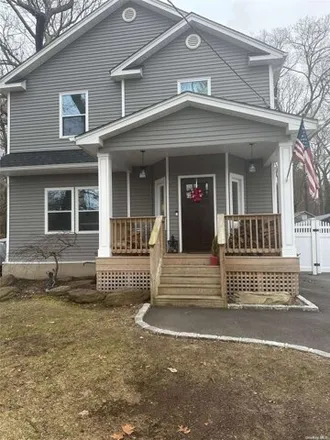 Rent this studio house on 12 Homeland Drive in West Hills, NY 11743