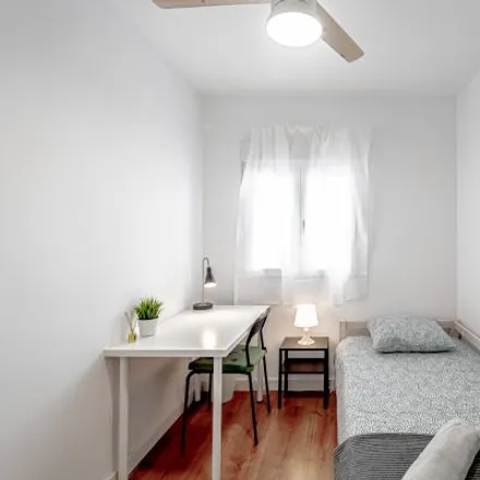 Rent this 2 bed room on Calle de La Pilarica in 25, 28026 Madrid