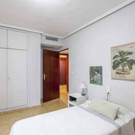 Rent this 3 bed room on Gran Via del Marqués del Túria in 73, 46005 Valencia