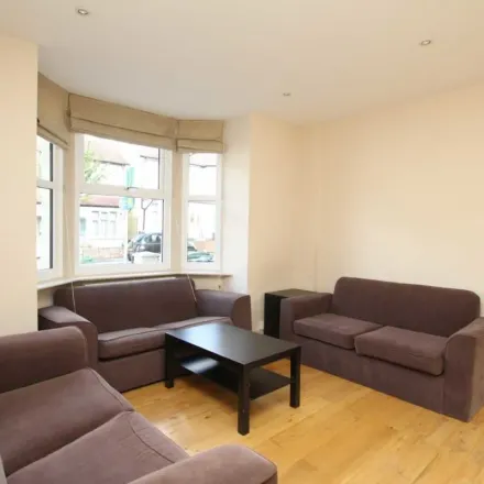 Image 3 - Arragon Gardens, London, SW16 5LY, United Kingdom - Apartment for rent