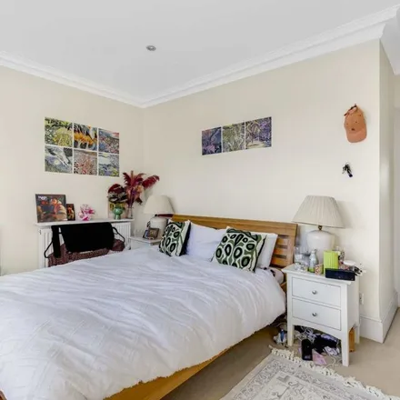 Rent this 3 bed apartment on Tournay Road in London, SW6 7UQ