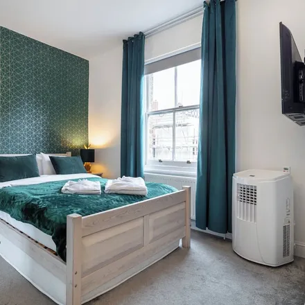 Rent this 3 bed apartment on London in SW1P 2EF, United Kingdom