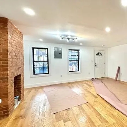 Image 6 - 2046 Pacific Street, New York, NY 11233, USA - House for sale