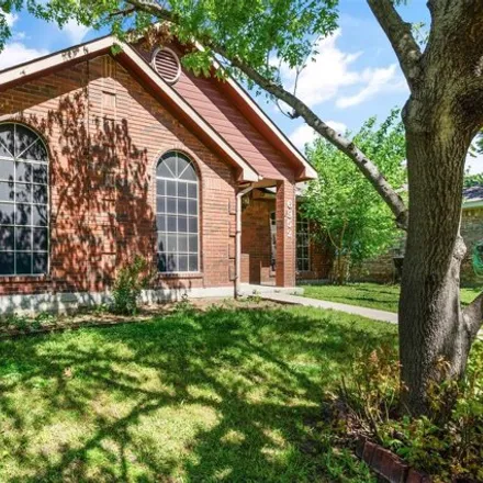 Image 2 - 6952 Bentley Avenue, Fort Worth, TX 76137, USA - House for sale