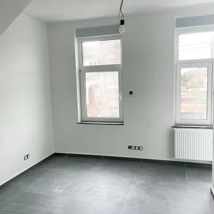 Rent this 3 bed apartment on Chaussée du Rœulx 76 in 7000 Mons, Belgium