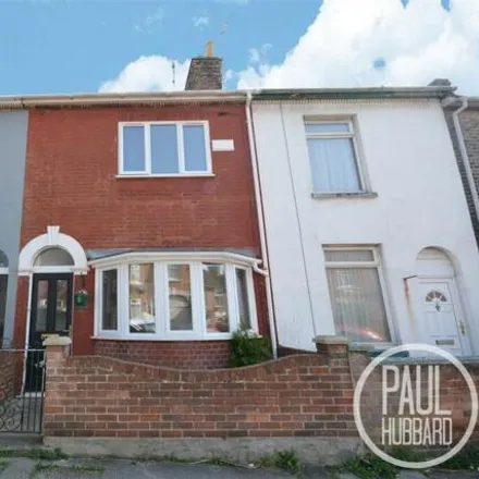 Buy this 2 bed townhouse on Melbourne Road in Lowestoft, NR32 1ST