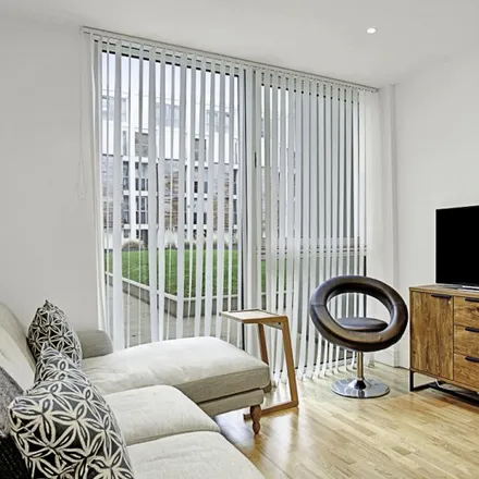 Image 2 - Gilbertson House, Mellish Street, Millwall, London, E14 8PL, United Kingdom - Apartment for rent