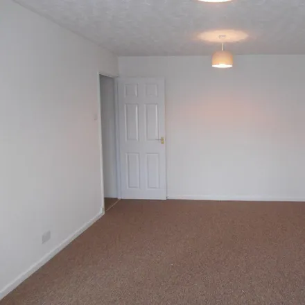 Image 5 - 85 King George's Avenue, Holywell, WD18 7QE, United Kingdom - Apartment for rent