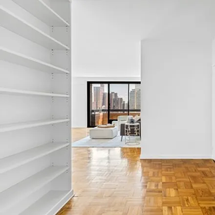 Image 2 - 45 East 89th Street, New York, NY 10128, USA - Condo for sale