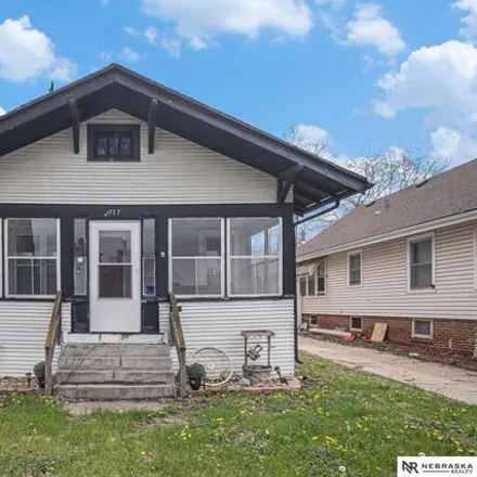 Buy this 2 bed house on 2737 Newport Avenue in Omaha, NE 68112