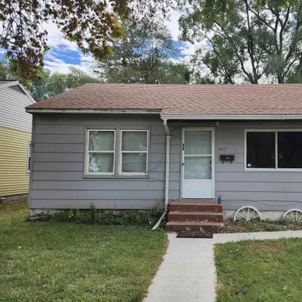 Buy this 2 bed house on 1917 East Russell Street in Sioux Falls, SD 57103
