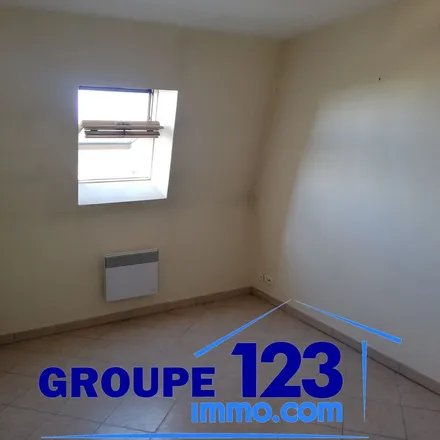 Rent this 2 bed apartment on Place Thierry Ruby in Rue des Ponts, 89110 Montholon