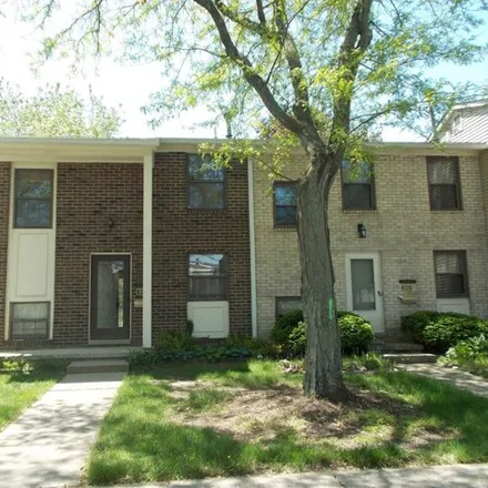 Buy this 2 bed condo on 8314 Lakeview Court in Superior Charter Township, MI 48198
