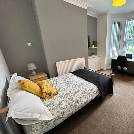 Rent this 4 bed room on Cemetery Road in Eccles, M5 5GB