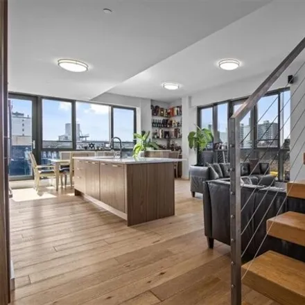 Image 4 - Wave, 104 West End Avenue, New York, NY 11235, USA - Condo for sale