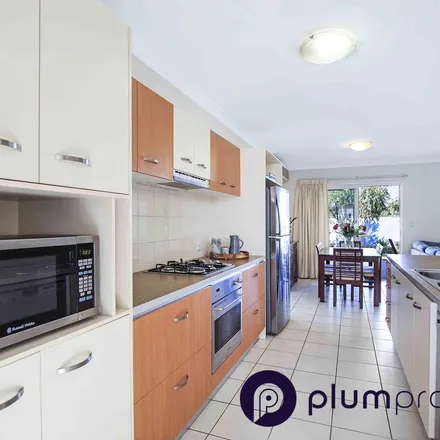 Rent this 3 bed townhouse on 7 Greenway Circuit in Mount Ommaney QLD 4074, Australia