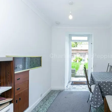 Image 6 - unnamed road, London, NW4 2JU, United Kingdom - Room for rent