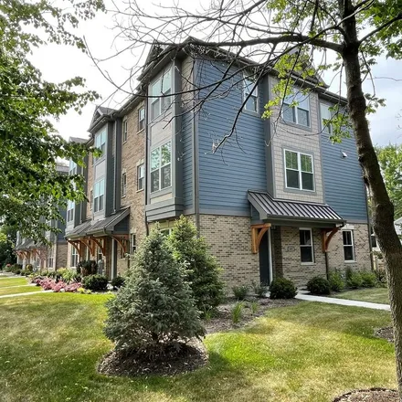 Rent this 3 bed apartment on 617 Broadway in Libertyville, IL 60048