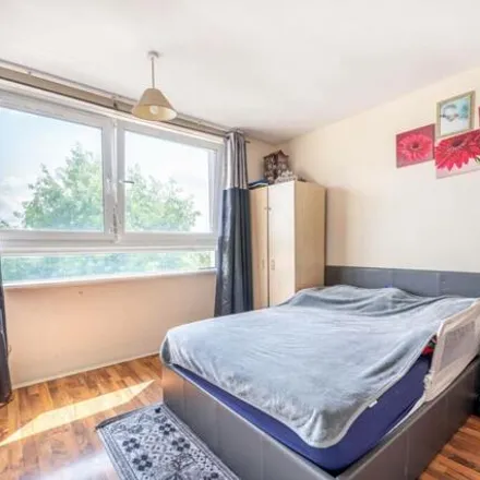 Image 3 - Hume House, Queensdale Crescent, London, W11 4XW, United Kingdom - Apartment for sale