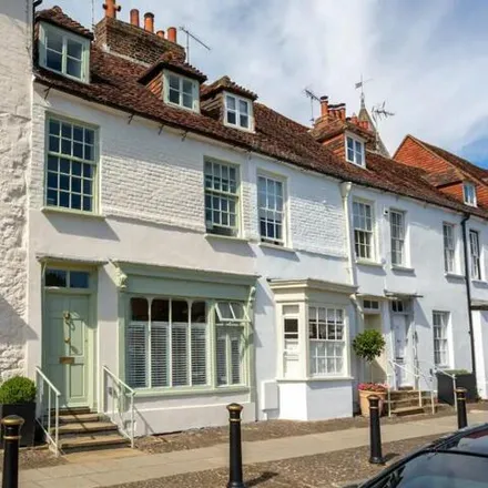 Rent this 3 bed townhouse on Churchill Memorial in The Green, Westerham