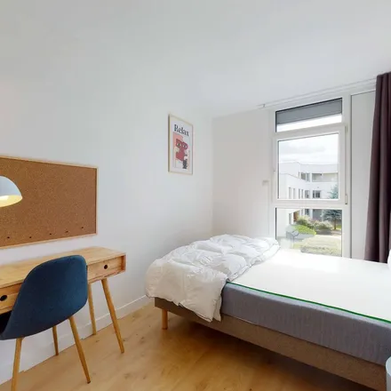 Rent this 1 bed apartment on Rue du 14 Juillet 1789 in 78280 Guyancourt, France