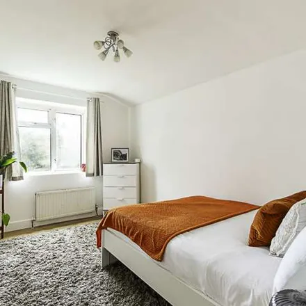 Rent this 1 bed townhouse on 137 Chadwick Road in London, SE15 4PU