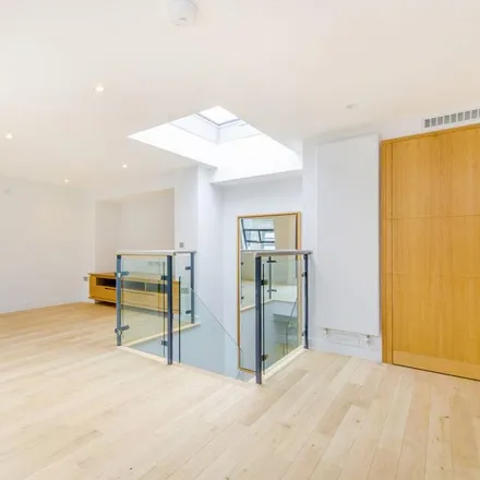Rent this 3 bed house on 5 Battishill Street in London, N1 1TE